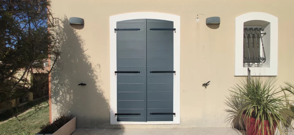 Menuiserie Pergola Concept Pergolas Bioclimatiques La Calmette 4.4.1.1 Volets Bloc Volets Battants Aluminium 1